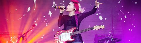 grimes nudes|Grimes Shared Some Racy Topless Photos On Twitter